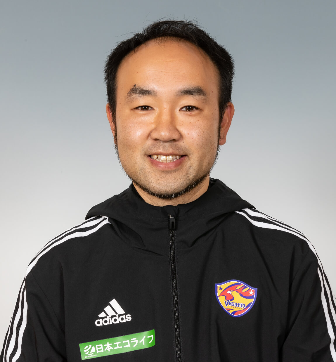 アスレティックトレーナー 岡部 智樹の写真を紹介