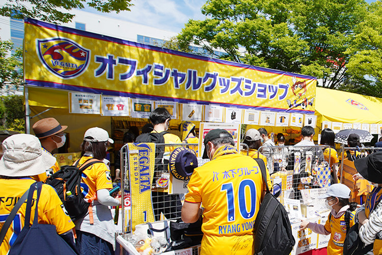 スタジアム グッズ売店写真